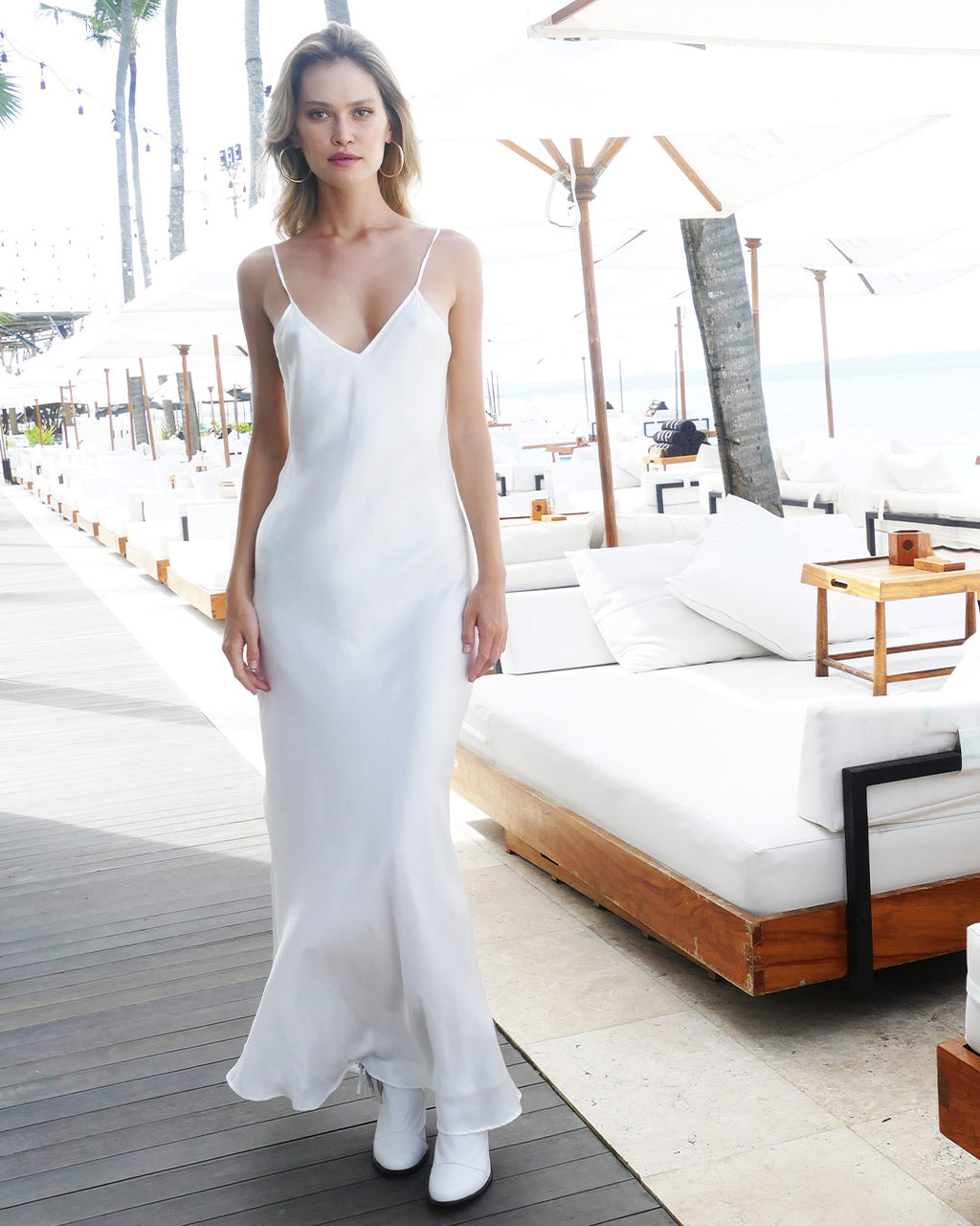 Model is 178cm / 5' foot 10" inches in height and wears a size S